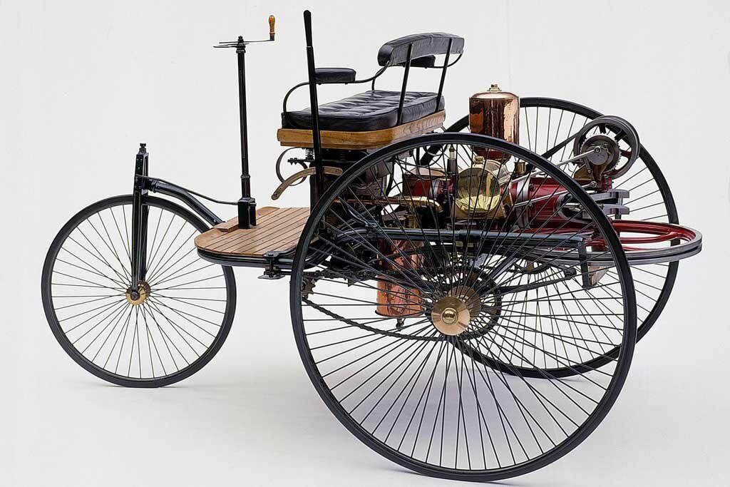 "Benz Patent-Motorwagen" один из первых автомобилей внутреннего сгорания . 1885 года выпуска, запатентован 29 января 1886 года.