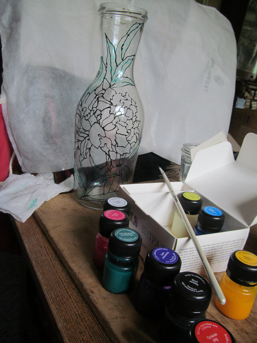 фото из личного архива. Подчеркиваю выпуклый бок вазы подобным расположением рисунка.