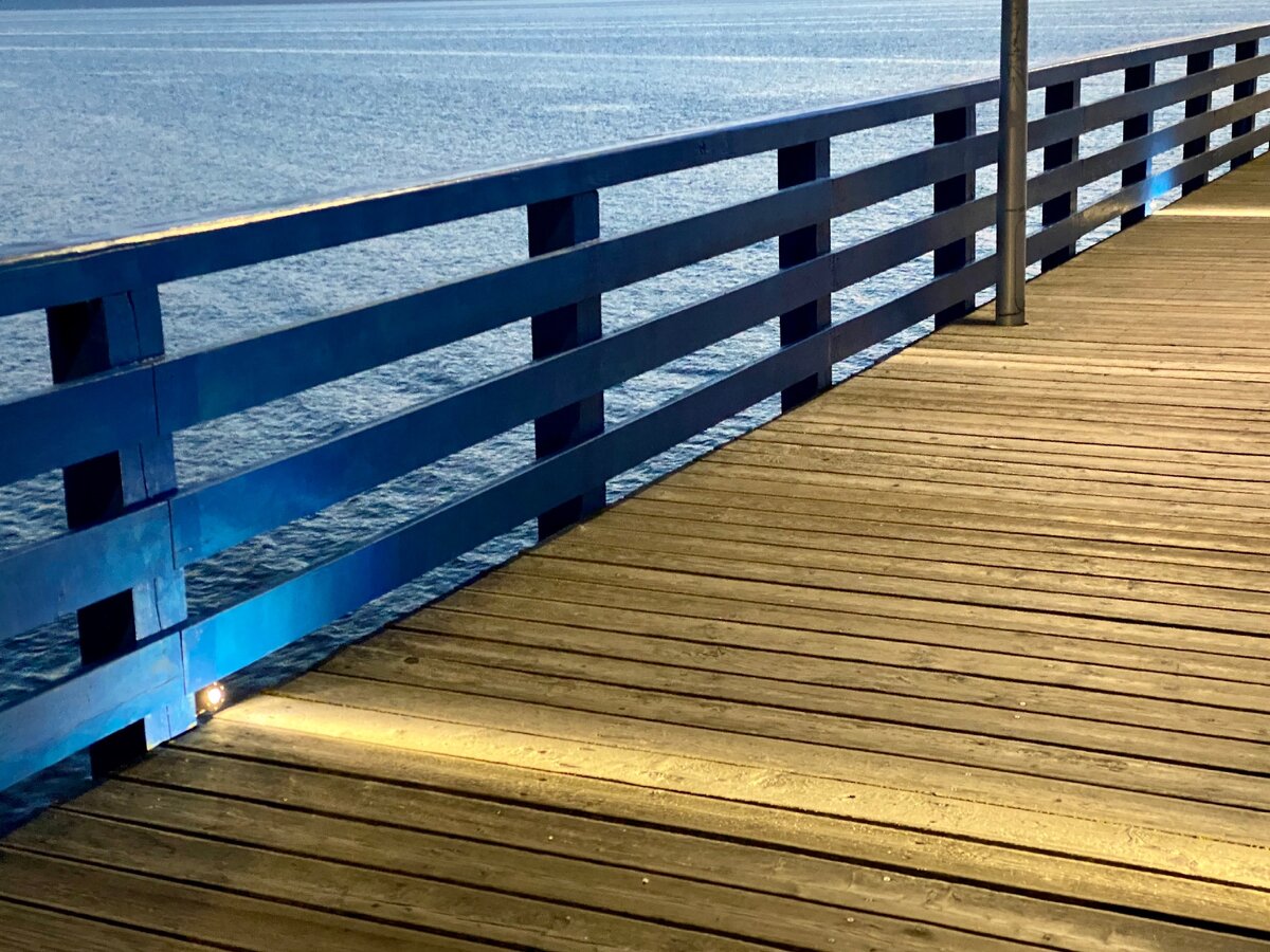 Калининград набережная пирсы. Пирс калининград. Вечерний пирс зеленоградск. Зеленоградск 2022. Зеленоградский пирс сейчас.