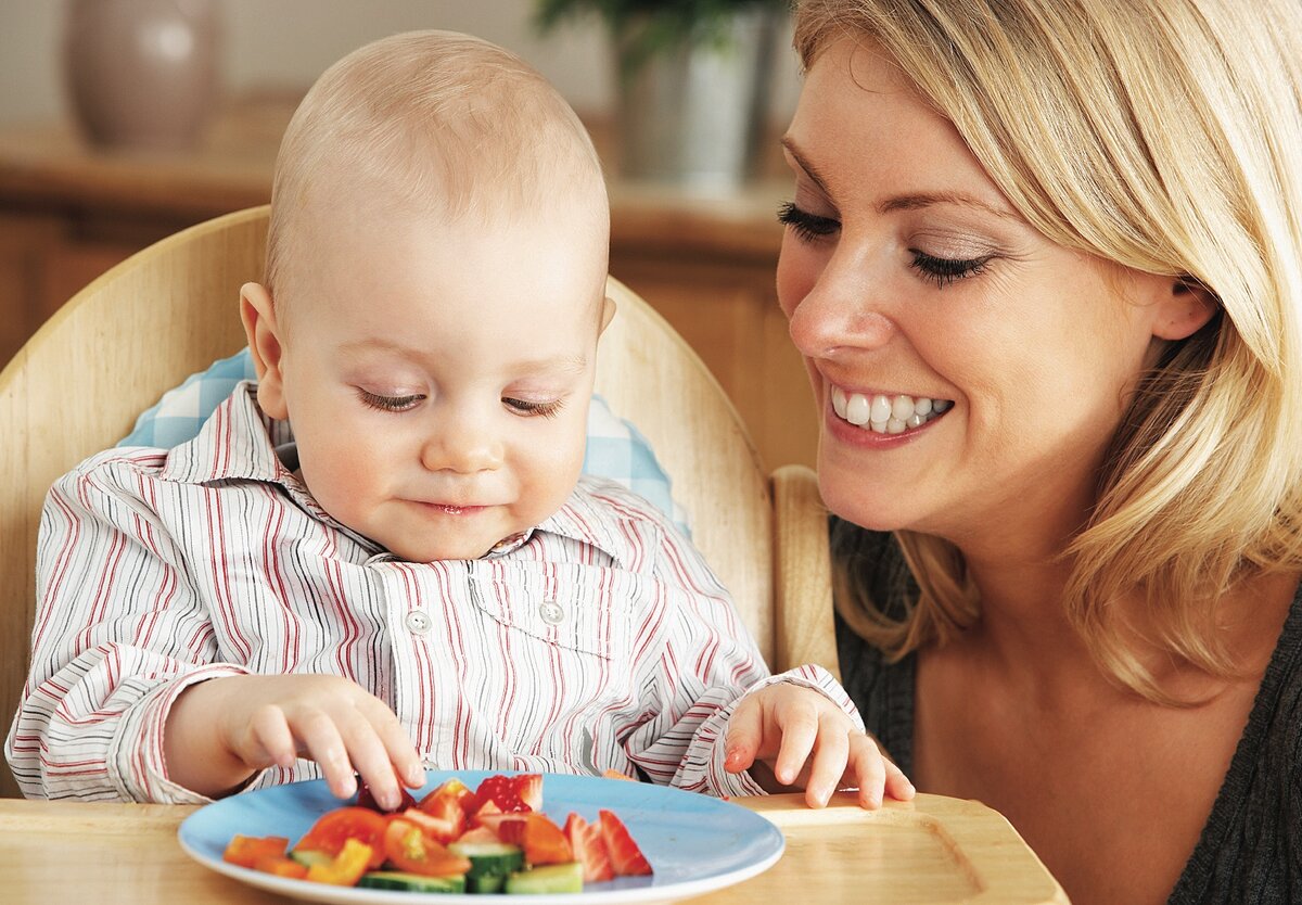 Как приучить ребенка к твердой пище: полезные советы