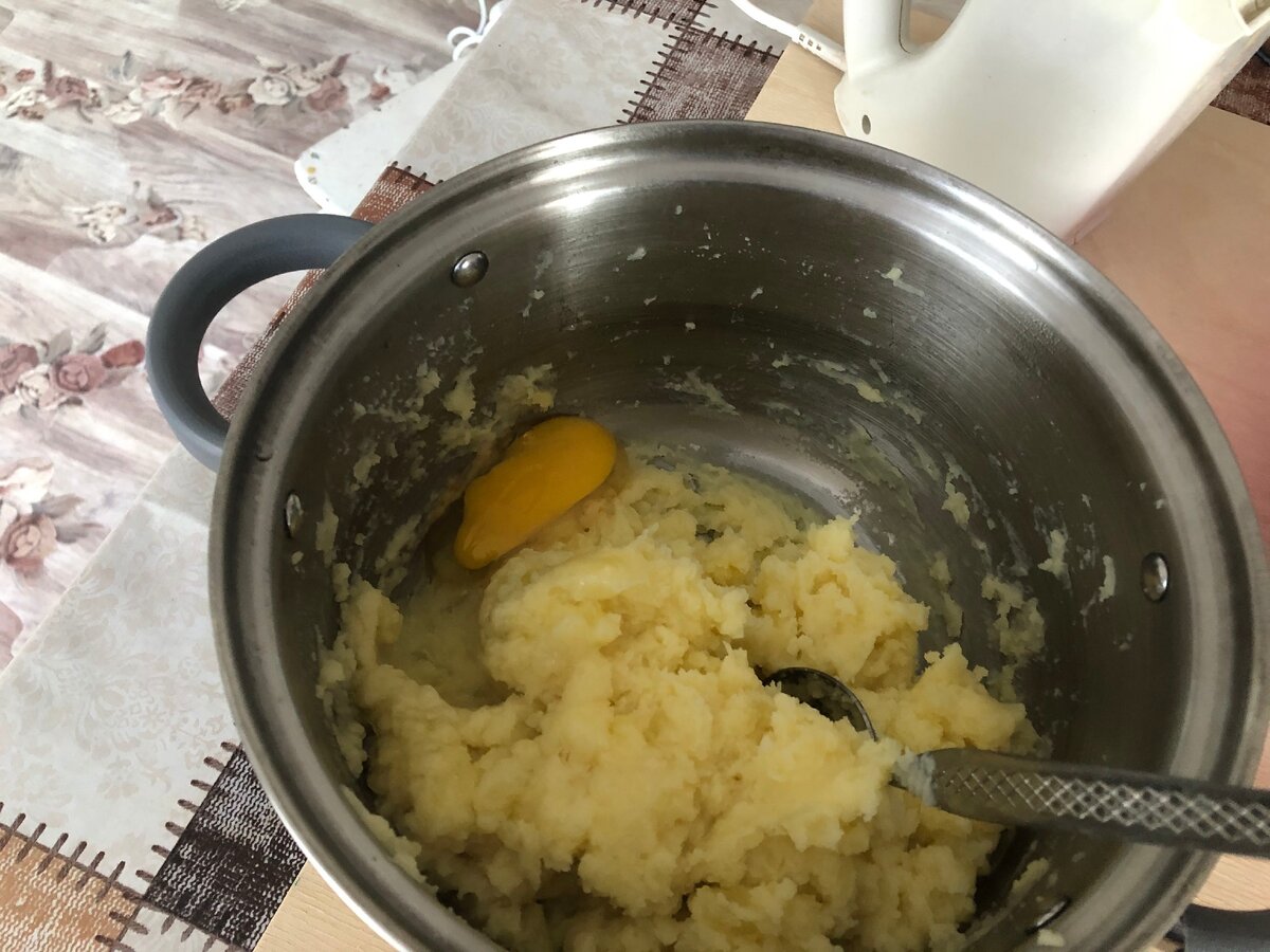 добавляем яйцо