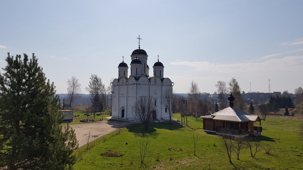 Архангела михаила микулино. Микулино храм Михаила Архангела. Храм в Микулино Лотошинский район. Храм Архангела Михаила в селе Микулино. Село Микулино Тверская область храм Михаила Архангела.