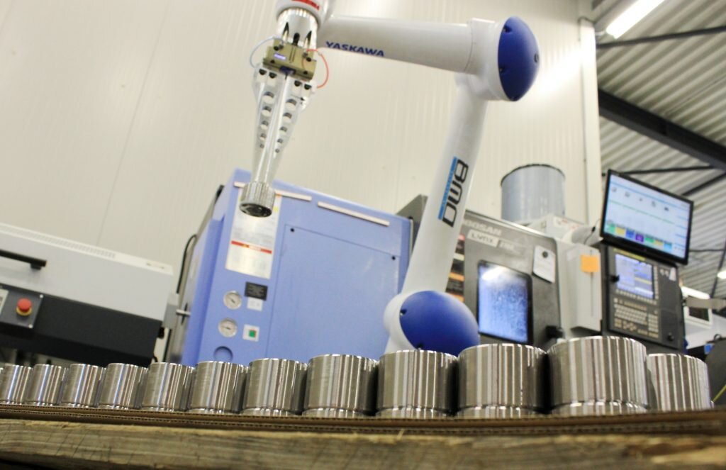 Коллаборативный робот у станка