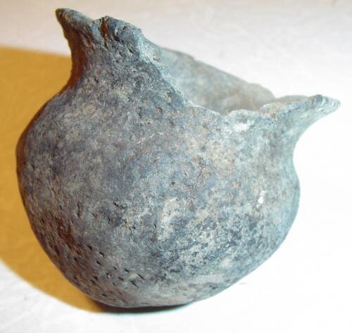 Лепной палеолитический сосуд, диаметр около 9 см. (по материалам форума "Амурклад").