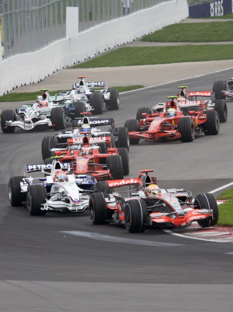 Формула 1, Королева автоспорта, Большой цирк. У нее много названий, но суть одна. Данная статья предназначена, как для людей далеких от автоспорта и Формулы 1 в частности, так и для верных болельщиков Королевы Автоспорта, которые хотят узнать больше о любимом виде спорта.
