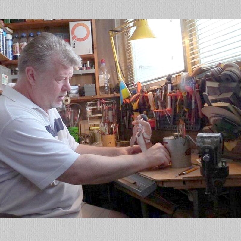 Домашняя мастерская в лоджии