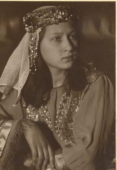 Ирина Архипова (13 лет) на школьном карнавале