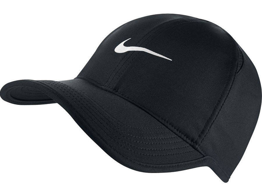 Бейсболка Nike Featherlight изготовлена из влагоотводящей ткани с вставками из сетки для воздухопроницаемости и комфорта. Нижняя часть козырька черного цвета не отсвечивает и не отвлекает от игры. Ткань Dri-FIT отводит от кожи влагу и оставляет тело сухим. Сетчатые вставки улучшают вентиляцию. Регулируемая застежка сзади для индивидуальной посадки.