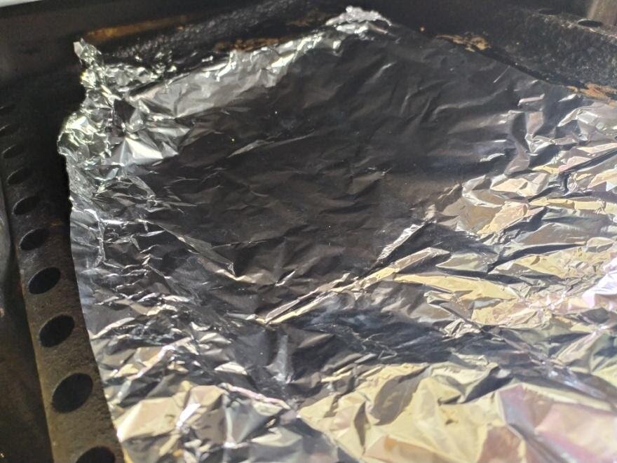 Вот так застилаем фольгу