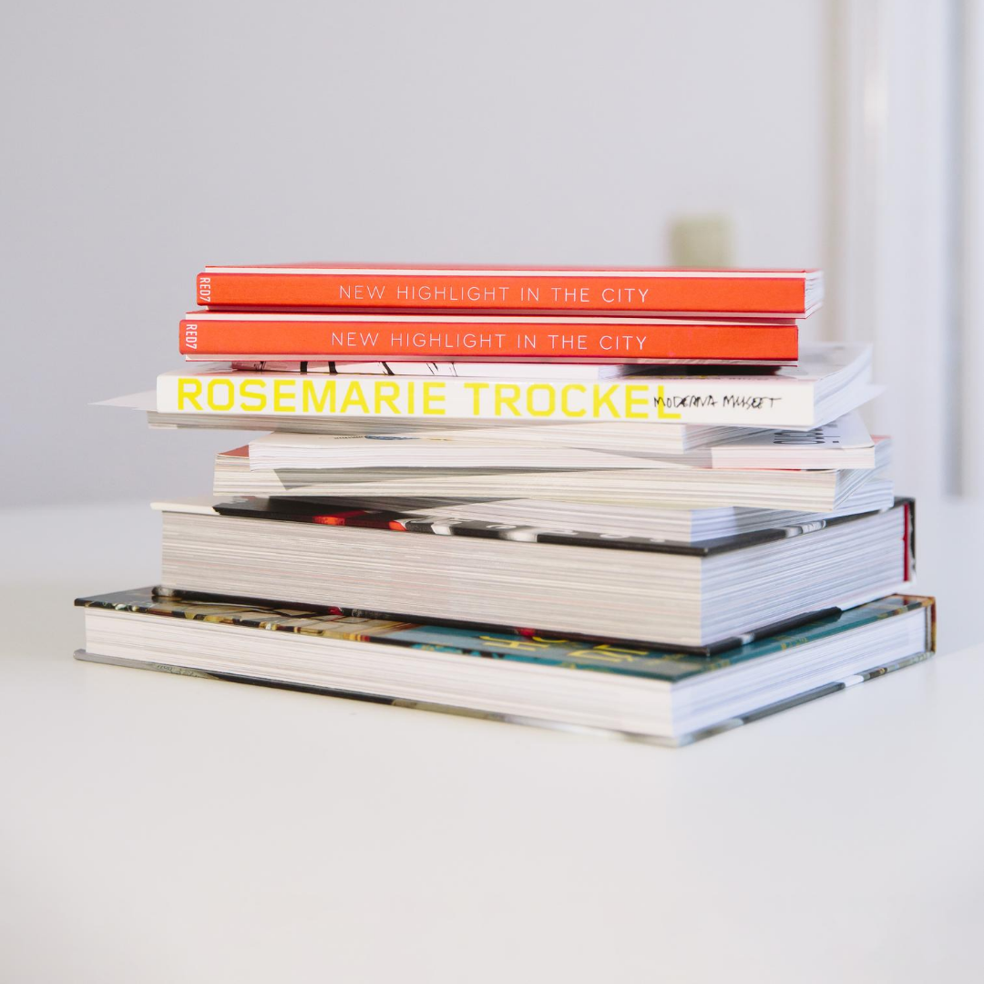 Обложка книги должна быть новой, неожиданной, дизайнерской? Вовсе нет!