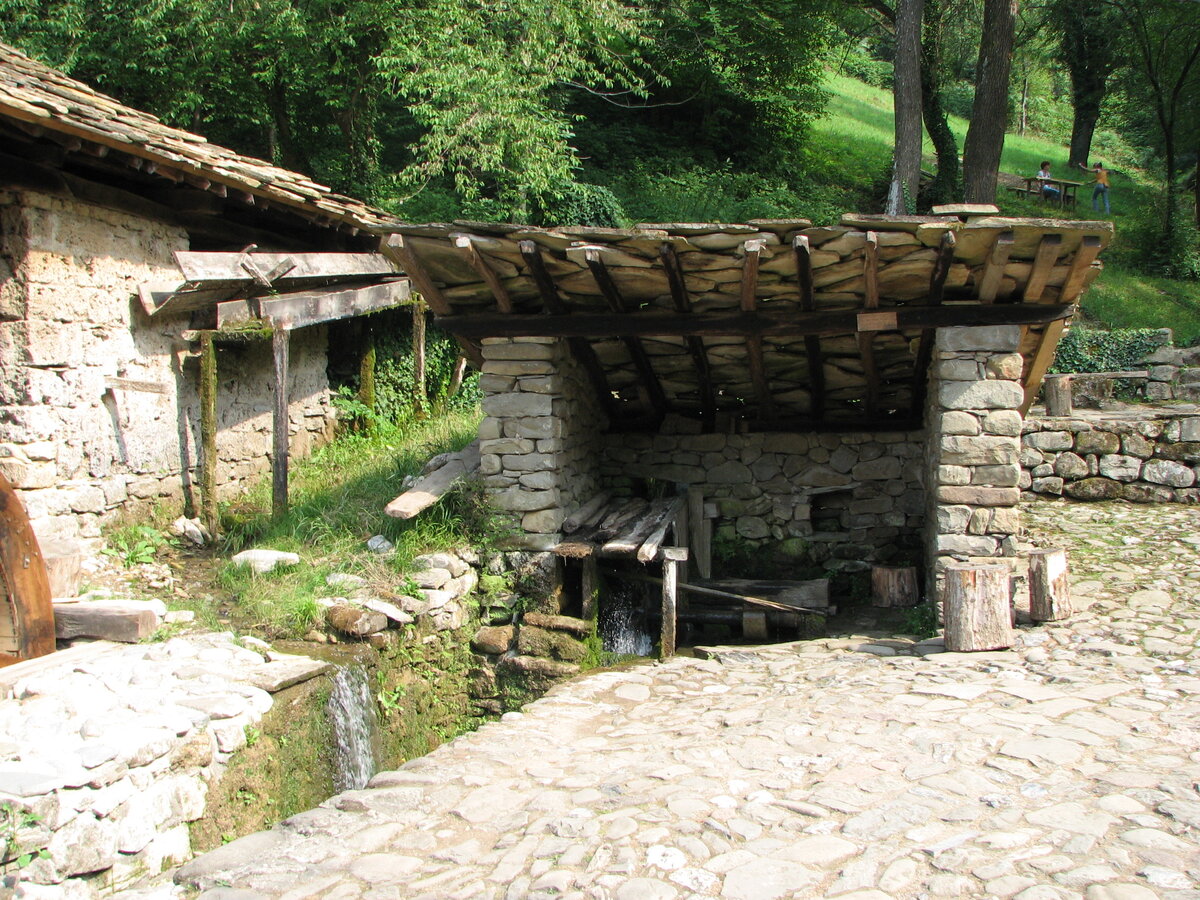 Древние ремесла здесь живут полной жизнью