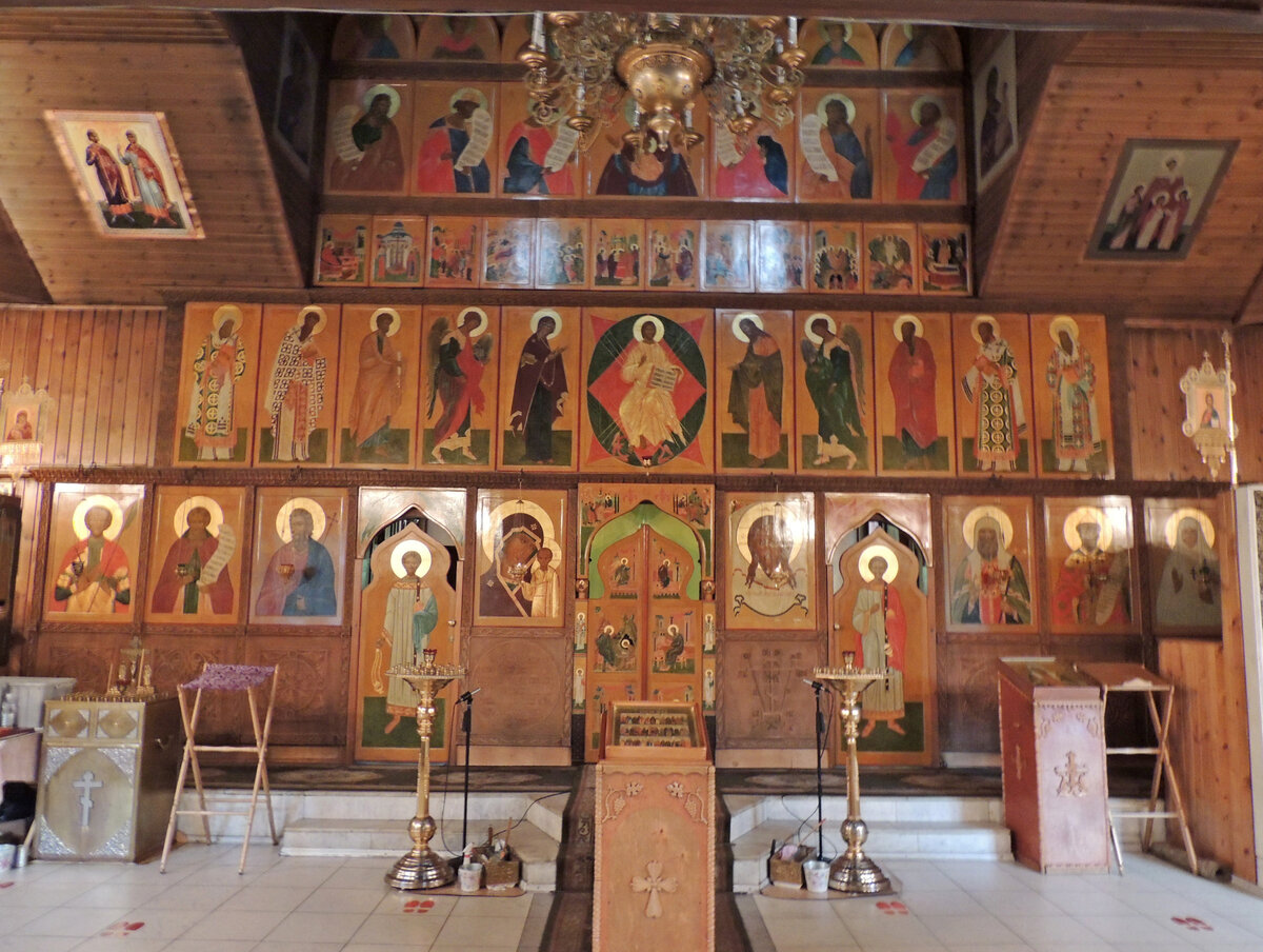 Храм патриарха тихона. Церковь Тихона, Патриарха Всероссийского, в Люблино.. Храм в Люблино св Тихона. Церковь в Люблино на Ставропольской. Церковь в Люблино изнутри.