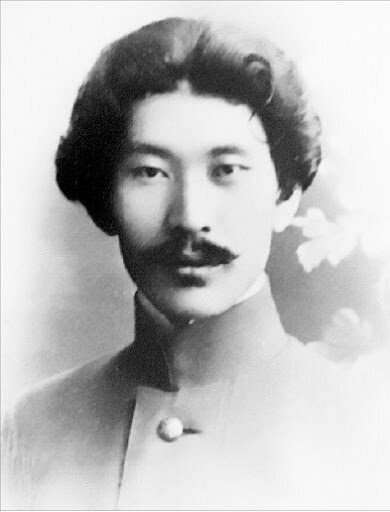 Элбе́к-Доржи́ Ринчи́нович Ринчино́ (4 (16) мая 1888 — 23 июня 1938) — выдающийся бурятский общественно-политический, государственный и военный деятель, один из лидеров революционного и национального движения бурятского народа, активный участник международного революционного коммунистического движения. Находился у истоков создания национальной автономии — Бурят-Монгольской Республики, первый председатель Бурятского национального комитета. Один из организаторов и участников Монгольской народной революции. В 1921—1925 гг. — председатель Реввоенсовета Монгольской Народной Республики, советник правительства, член президиума Центрального Комитета Монгольской народной партии, член Великого и Малого Государственного Хурала Монголии. Внес значительный вклад в развитие революции, ликвидацию традиционализма и становление власти МНРП в Монголии. Известен как переводчик, создатель (совместно с А. Доржиевым и Н. Амагаевым) современного бурятского алфавита, профессор политэкономии, автор многих работ о международном и внутреннем положении Бурятии и Монголии. 
