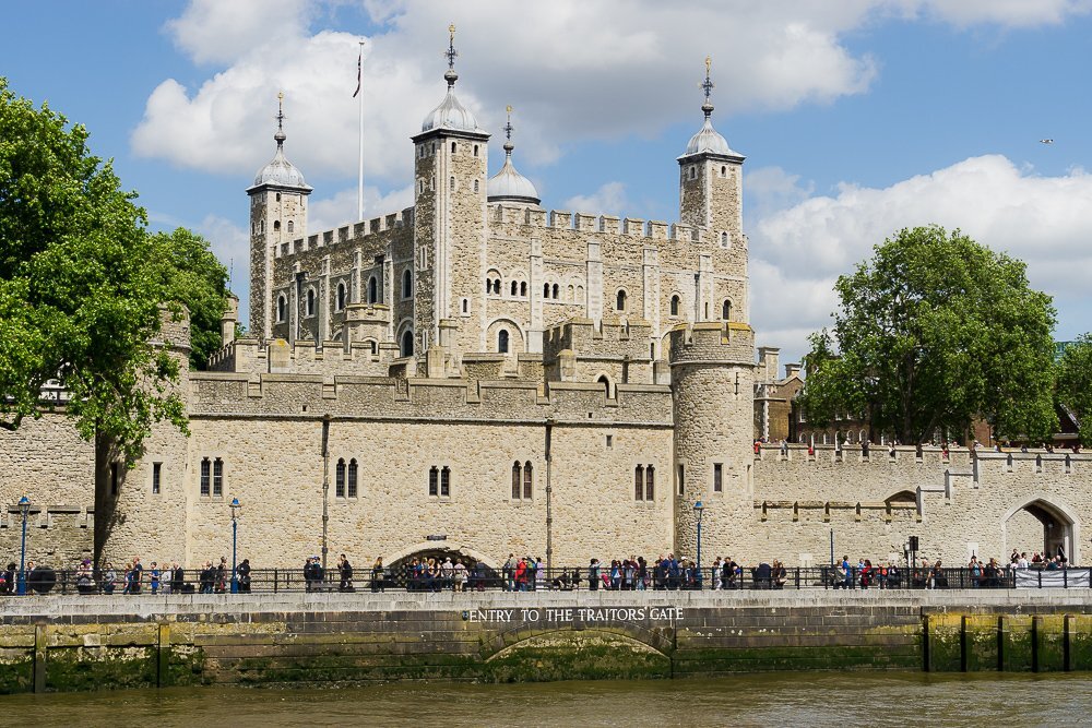 The tower. Крепость Тауэр в Лондоне. Достопримечательности Лондона Лондонский Тауэр. Великобритания замокктауэр. Королевский замок Тауэр Лондон.