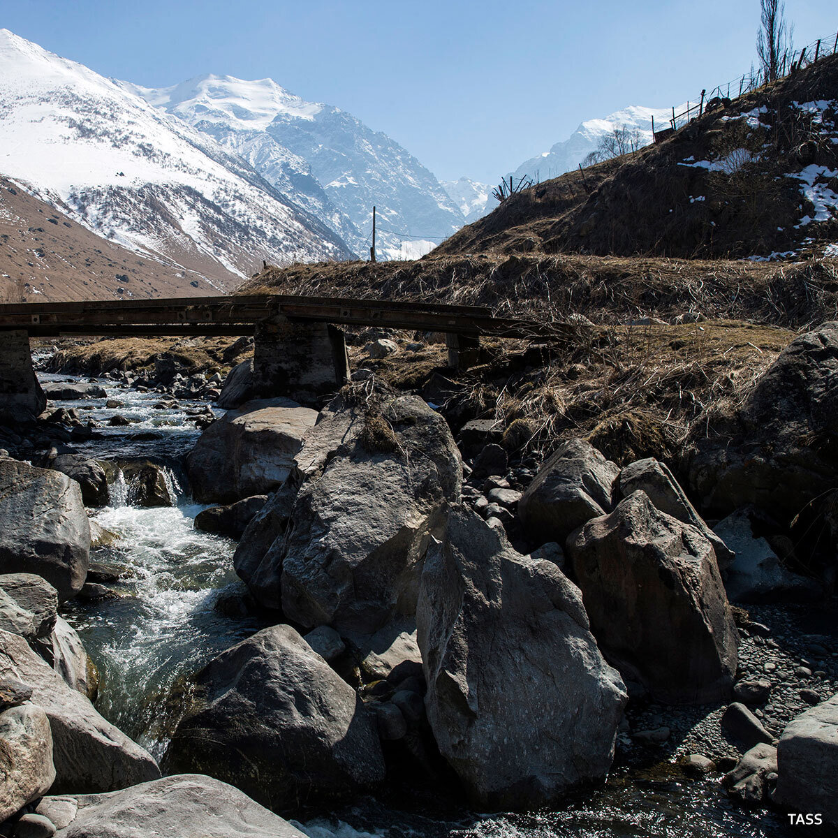 сатисфакция между добром и злом. город мертвых сатисфакция. куртатинское ущелье даргавс город мертвых. армения город мертвых. группа сатисфакция состав.