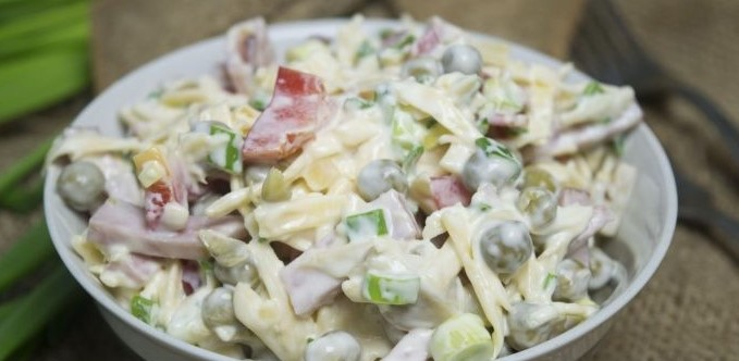 При обострении панкреатита любые блюда с майонезом запрещены