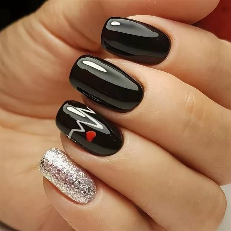 Таинственный темный маникюр. Фото оригинальных идей, тенденции 2020