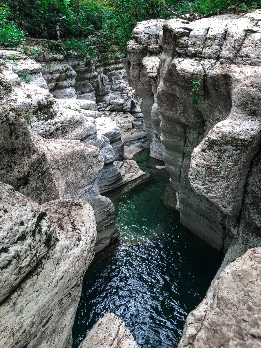 Каньон белые скалы