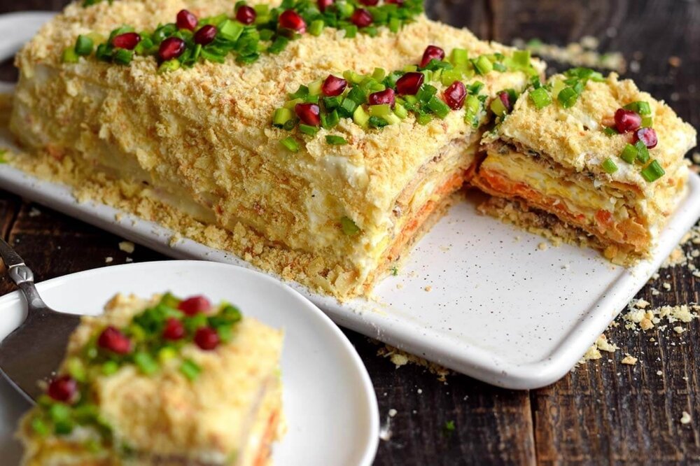 Закусочный торт “Наполеон” с икрой и печенью трески