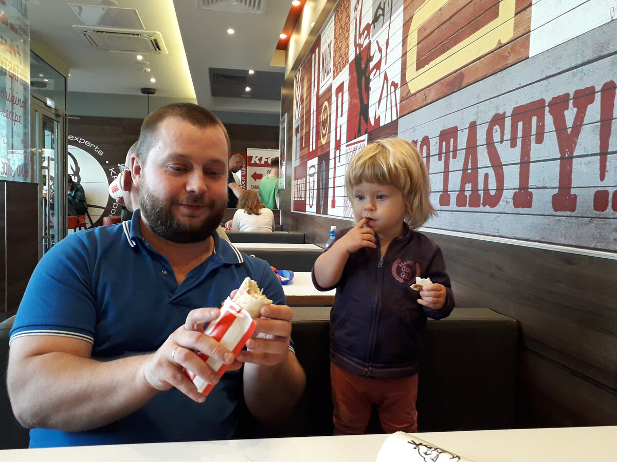 уже и в Макдональдс грешным делом захаживаем, а грудь все требуем