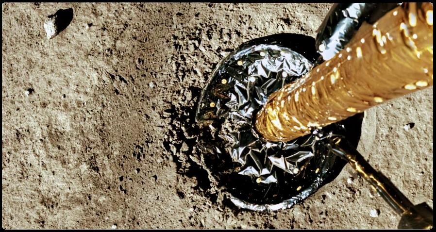 Лунный грунт. Фото с Чанъэ-5.