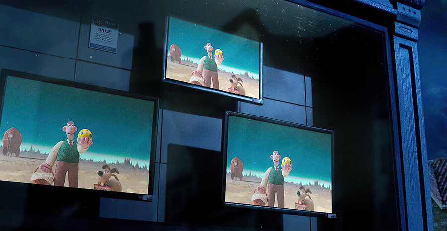 Персонажи полнометражного мультфильма, спродюсированного Ником Парком, смотрят короткометражные мультфильмы Ника Парка