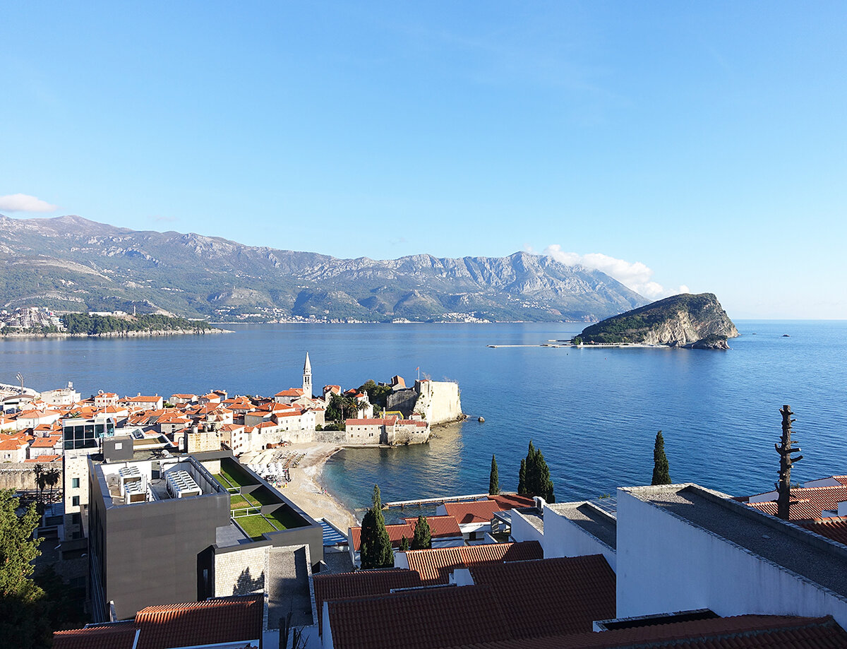 Вид с балкона апартаментов Инсперейшн, Будва - за такой можно приплатить )