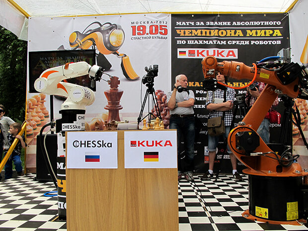 CHESSka и KUKA на чемпионате мира по шахматам среди роботов. 
Фото с сайта: joker.ykt.ru
