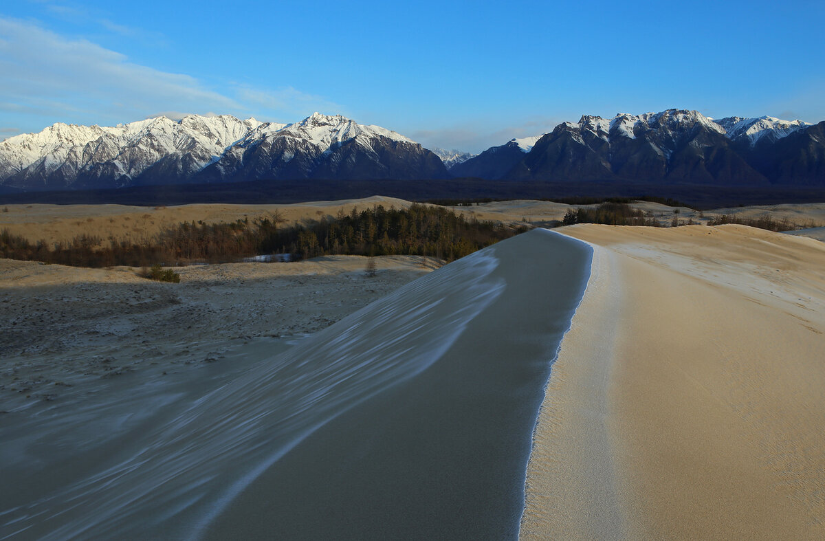 Вид на  Кодарский хребет
