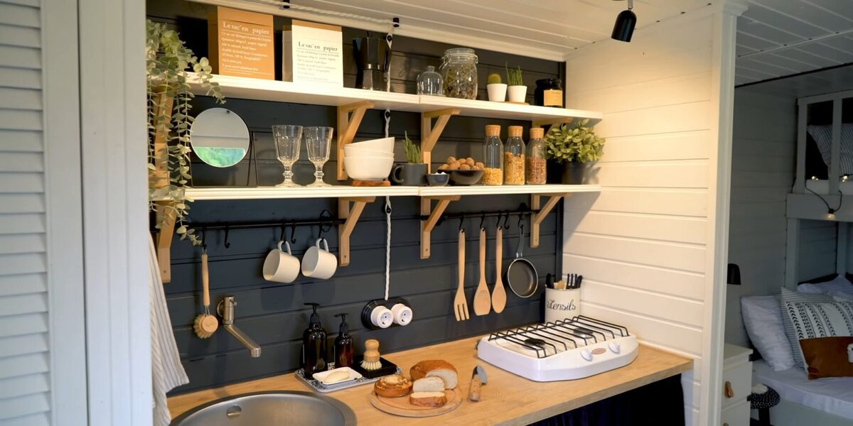 Из этих дачных бытовок сделали шедевры! 😍 Я бы уехала в такую жить на ...