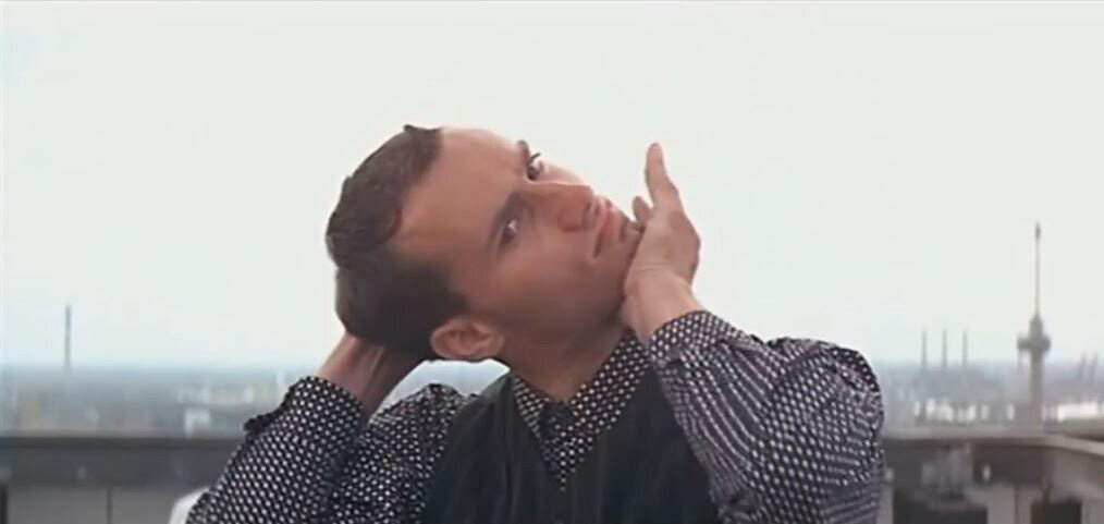 кадр из фильма "Кто я" 1998г