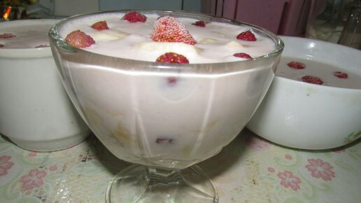 Десерт из ряженки и желатина с фруктами