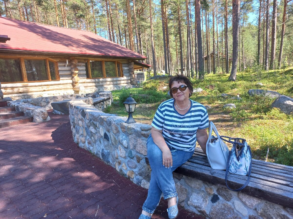 В Карелии меня очень впечатлило место Малая Медвежка. Шикарный ресторан, теплое Онежское озеро.