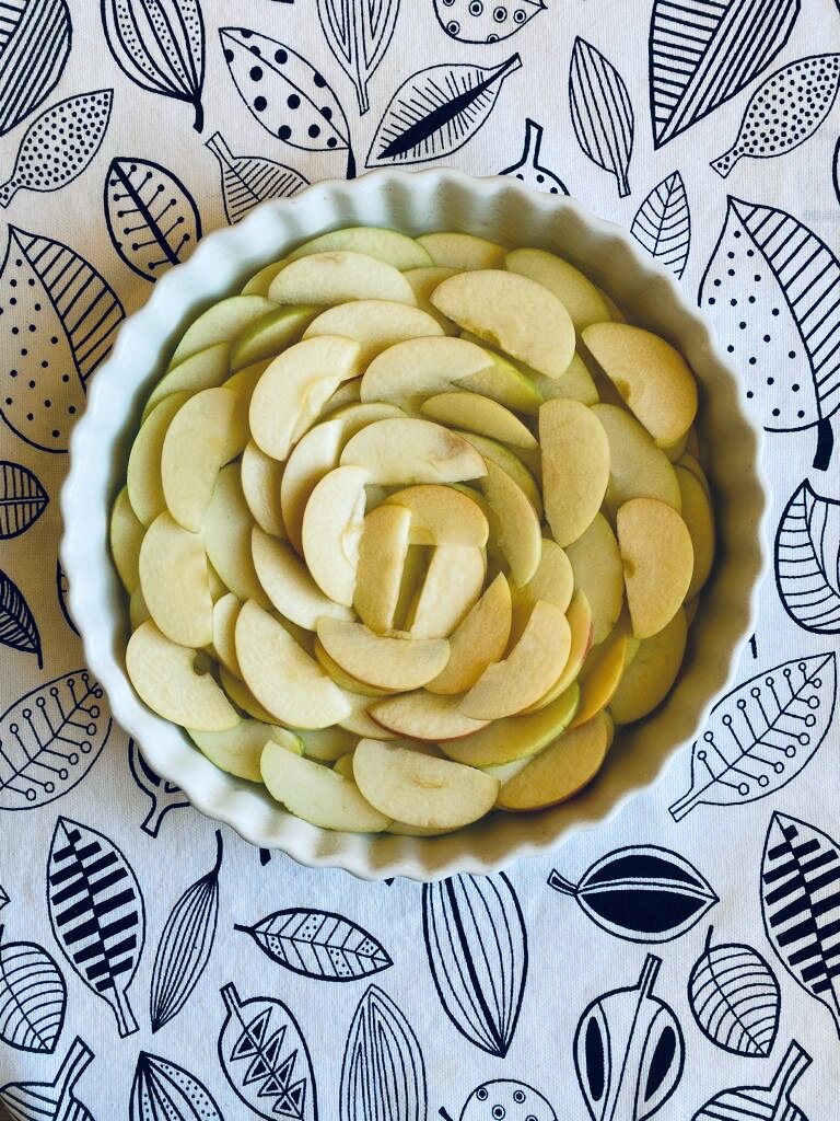 Будущая шарлотка. Фото для поста любезно предоставлено моей подругой и публикуется с разрешения.