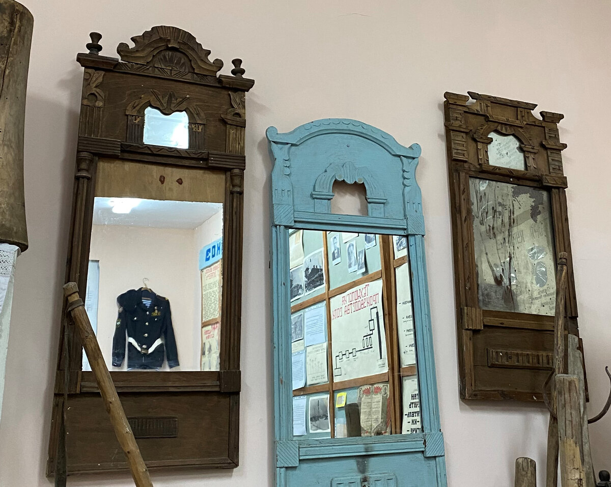 Зеркала в музее.