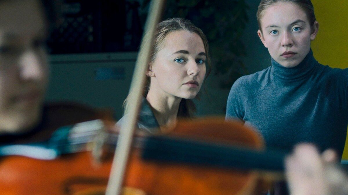 Вивиан и Джульет не скрипачки, а пианистки. Кадр из к/ф «Ноктюрн».