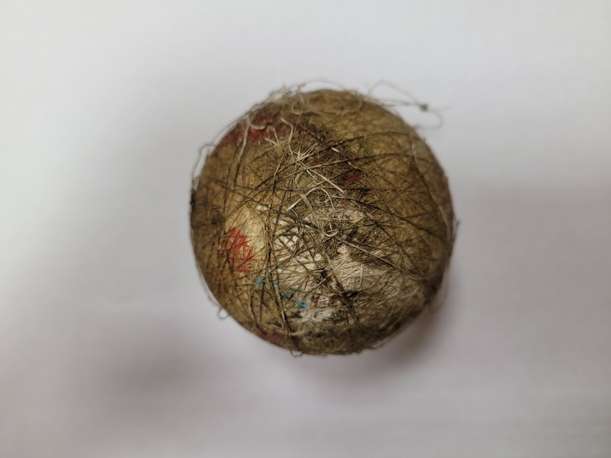 Бейсбольный мяч без верхней оболочки