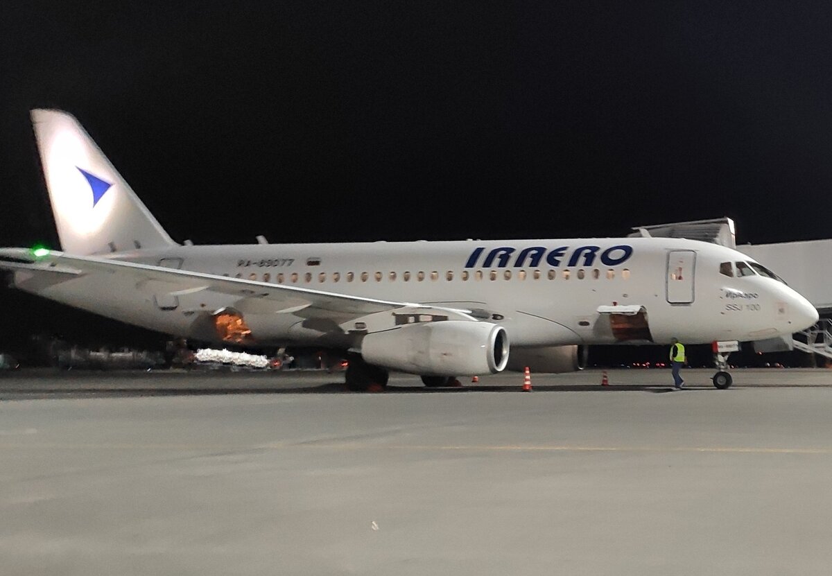 Самолет SSJ-100