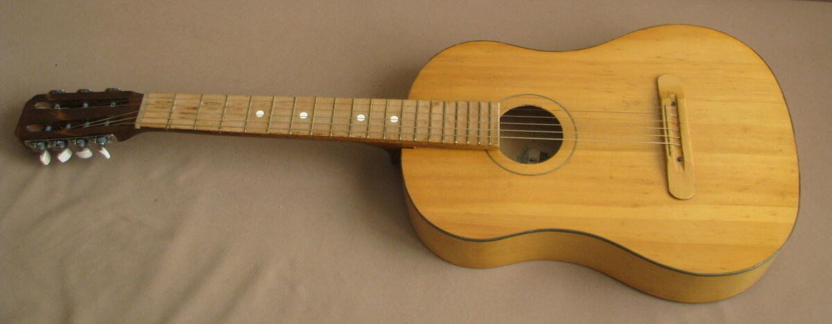 Типовая гитара советских времен