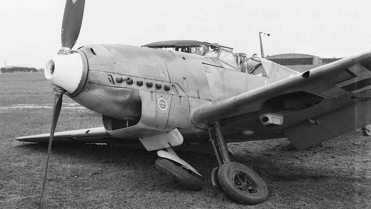 Сбитый Messerschmitt Bf.109. Взято из Яндекс-картинок
