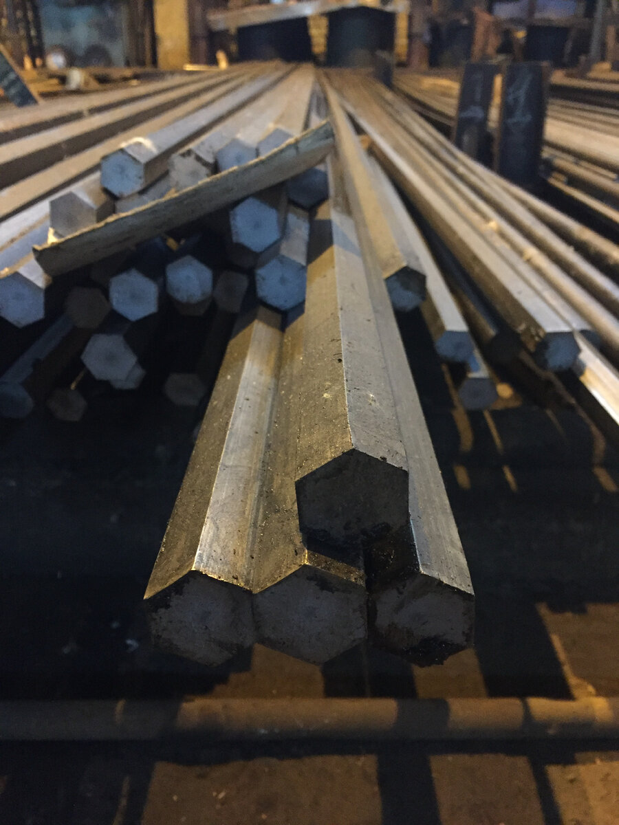 Шестигранник калиброванный стальной.