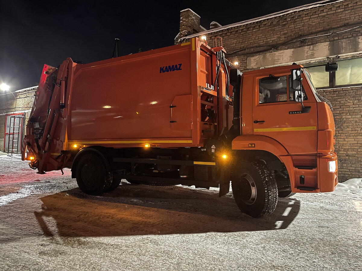 В Красноярске появились новые экологичные мусоровозы 