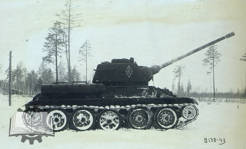 Т-34 с 85-мм пушкой С-53, Часовников и Казарин явно знали про такой вариант перевооружения, и им вдохновлялись.