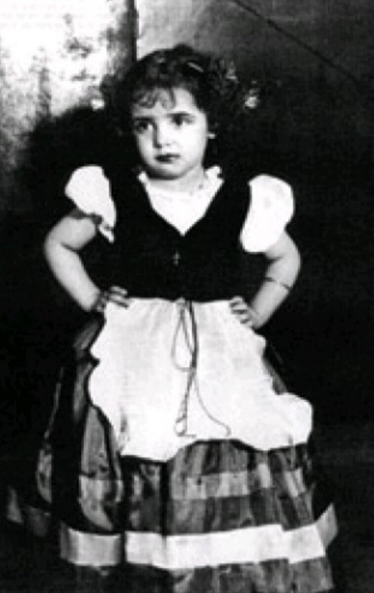 Эвита в детстве