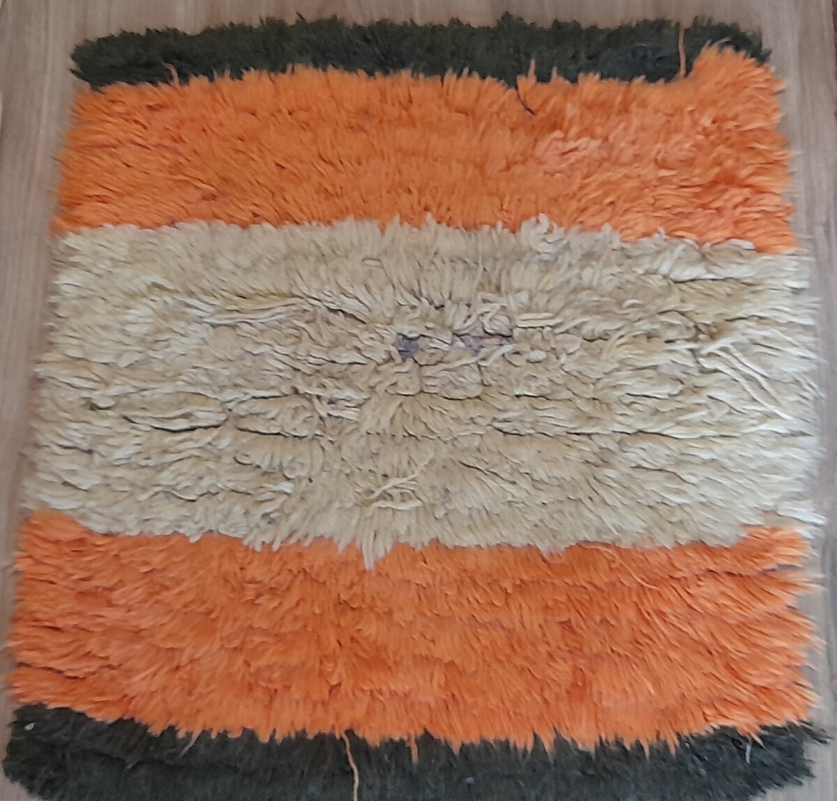 Старый домашний коврик.