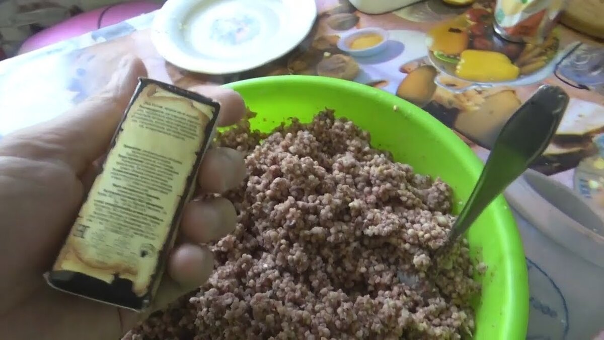 В этом видео вы узнаете рецепт самой уловистой прикормки и так же расскажу вам что надо добавлять что бы прикормка была самой уловистой!