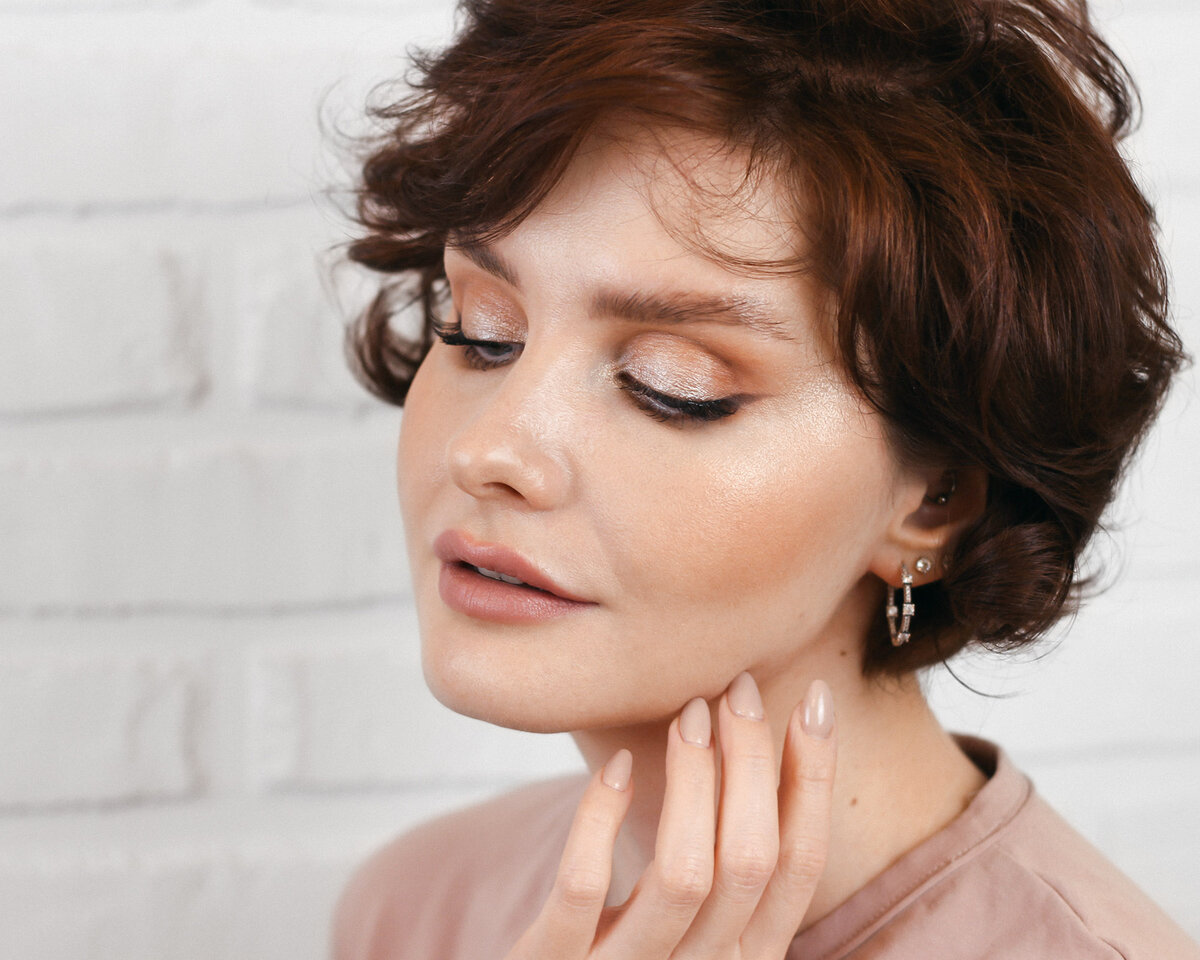 Привет, меня зовут Таня, добро пожаловать в мой блог. Не знаю, нужны ли вам сейчас мои статьи о косметике, но пока они продолжат выходить по расписанию. Буду рада, если смогу отвлечь вас на пару минут от плохих новостей. Пусть скорее наступит мир! 🙏