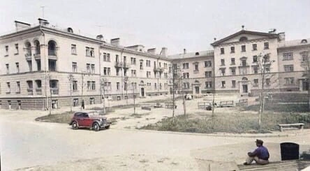 2-я Парковая улица, 18. Вид на двор-курдонер. Фотография Н. Грановского, начало 1950-х гг. 