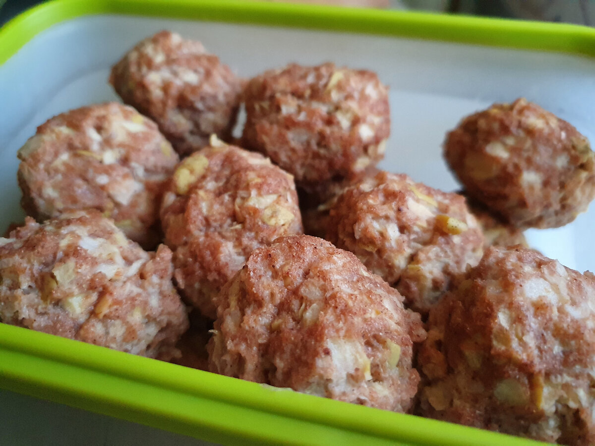 В вареном виде, без обжаривания, еще сильнее внешне похожи на мясные фрикадельки