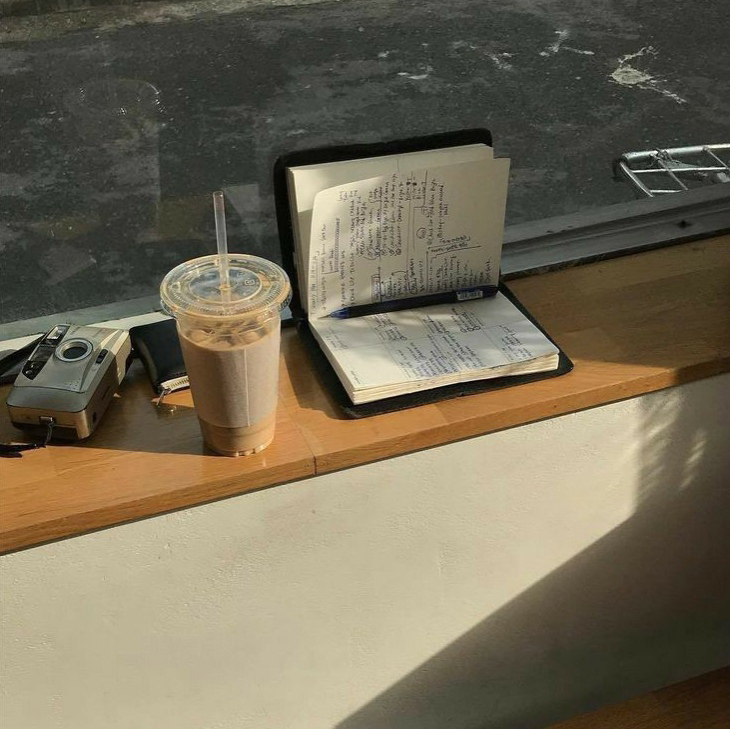 Уделяйте достаточно времени на анализ своих сновидений. Вы точно узнаете больше о себе и своем внутреннем мире, а также проведете минуты наедине с собой максимально полезно и продуктивно.